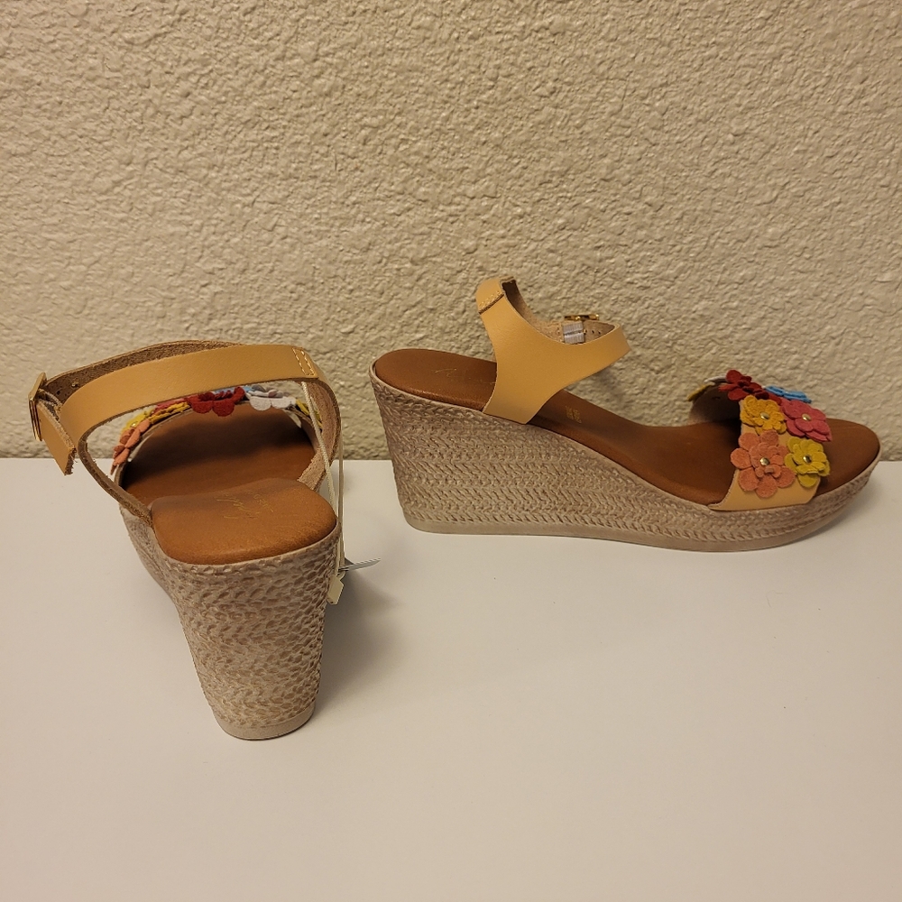 NWT Avellini Genuine Leather Floral Wedge Sandals Size 9 - Picture 4 of 11